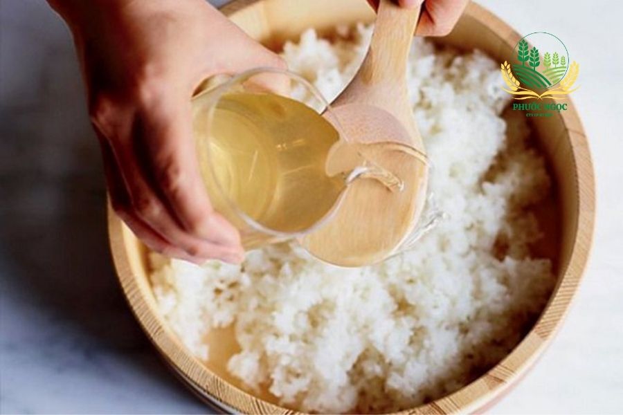 Nấu Cơm Bằng Nước Trà – Bí Quyết Ẩm Thực Từ Á Đông